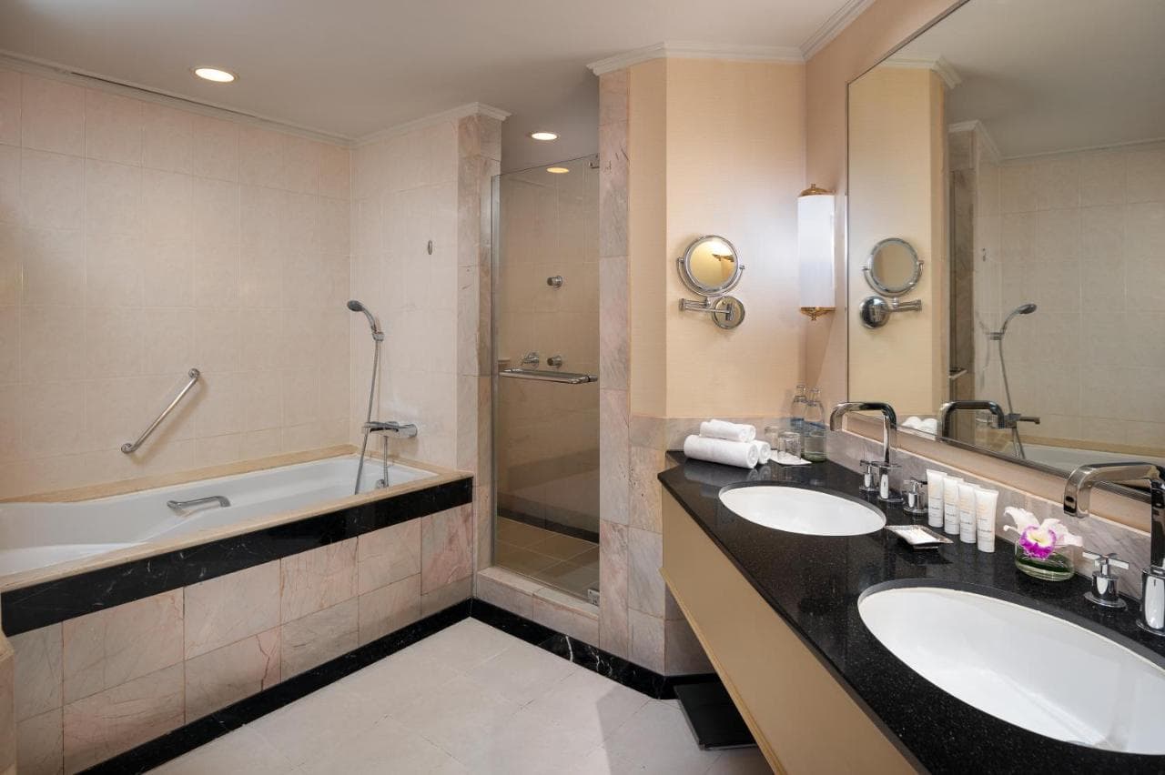 Crowne Plaza Bangkok Lumpini Park