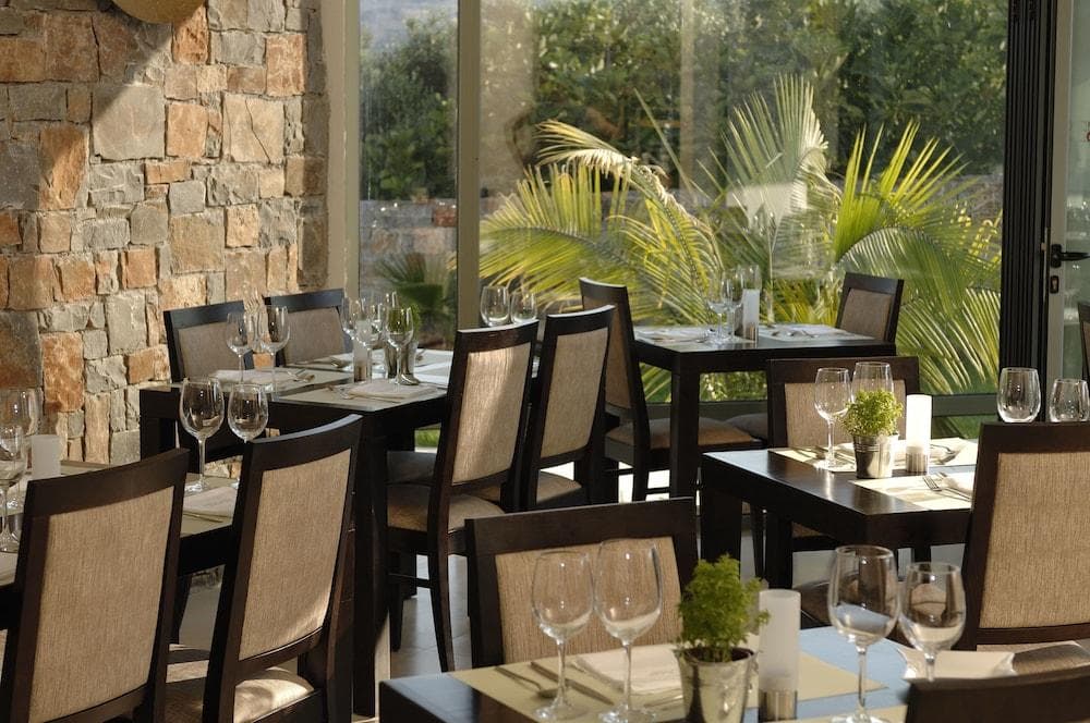 Angela Suites Boutique Hotel