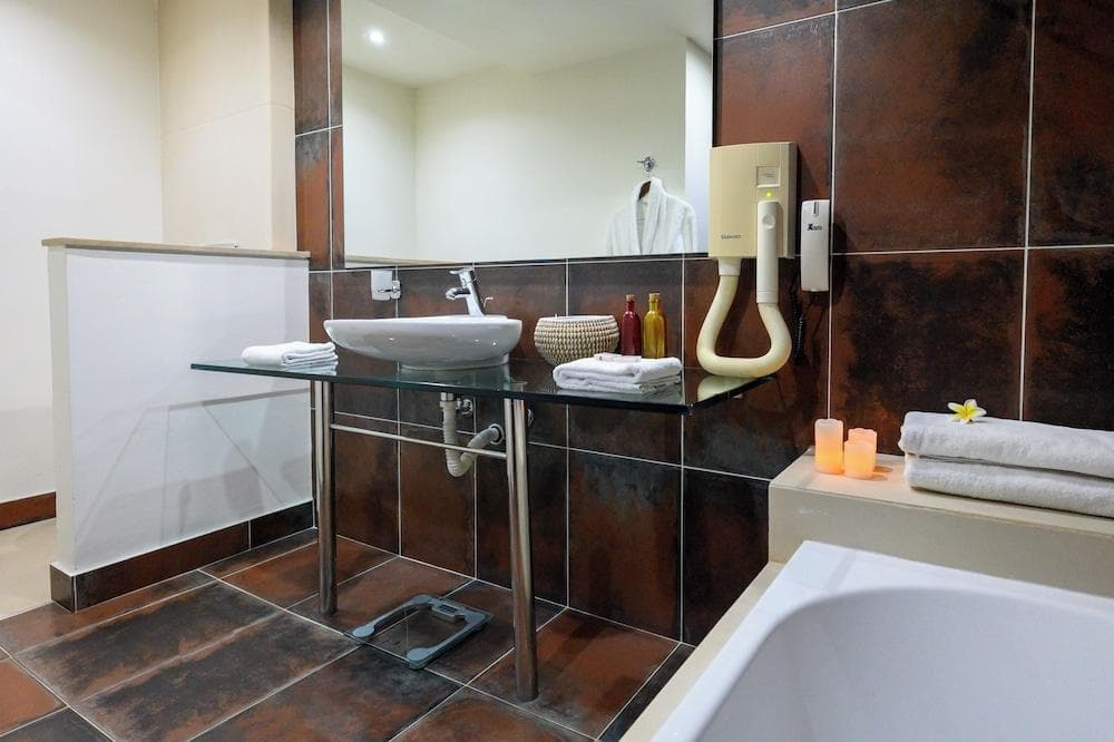 Angela Suites Boutique Hotel