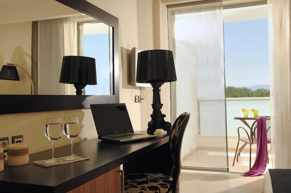 Angela Suites Boutique Hotel